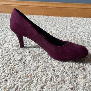 Super comfortable plum suede heels!
